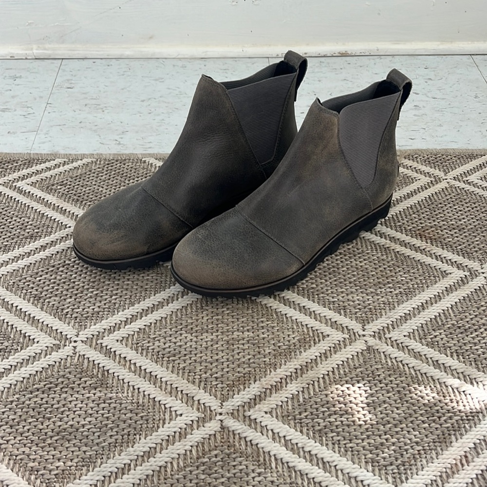 Sorel Womens Waterproof Chelsea Boot size 8